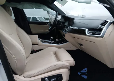 2021 BMW X5 Phev xDrive45E z USA, uszkodzony, nr VIN 5UXTA6C06M9F17086